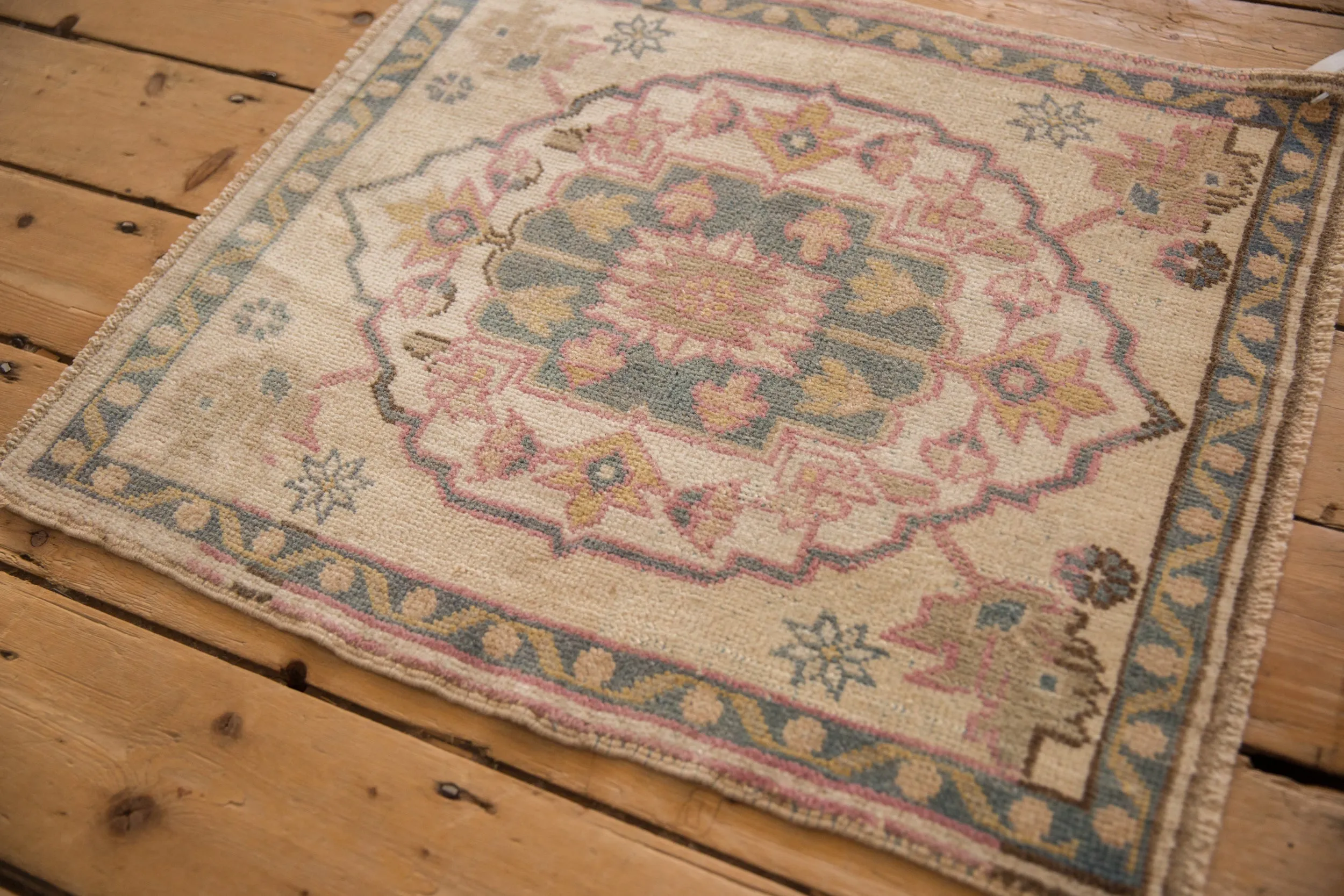2x2.5 Vintage Distressed Oushak Square Rug Mat