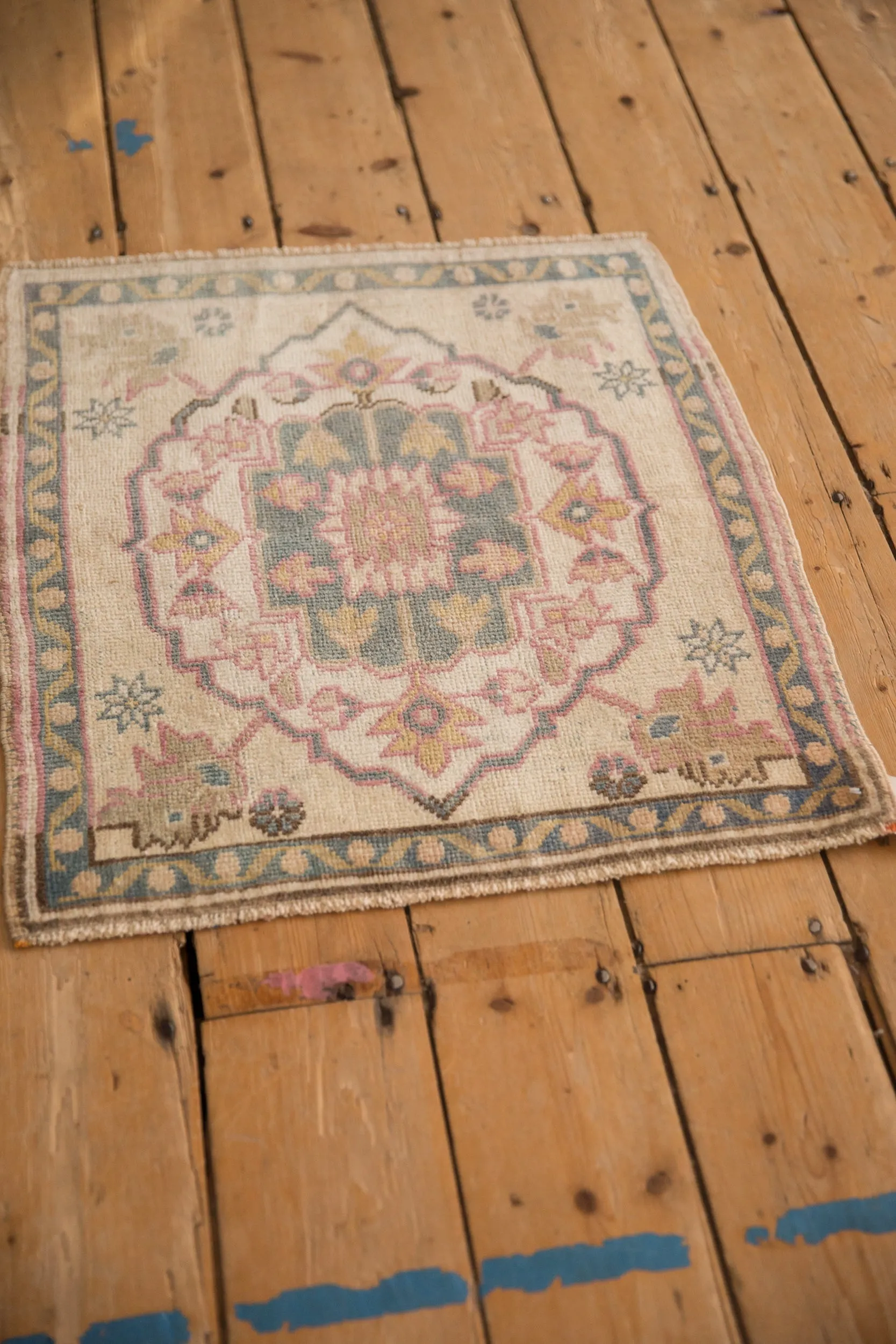 2x2.5 Vintage Distressed Oushak Square Rug Mat