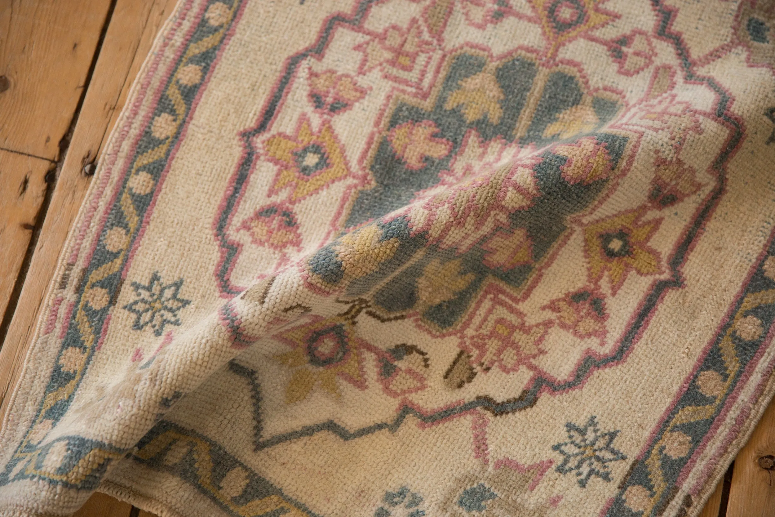 2x2.5 Vintage Distressed Oushak Square Rug Mat