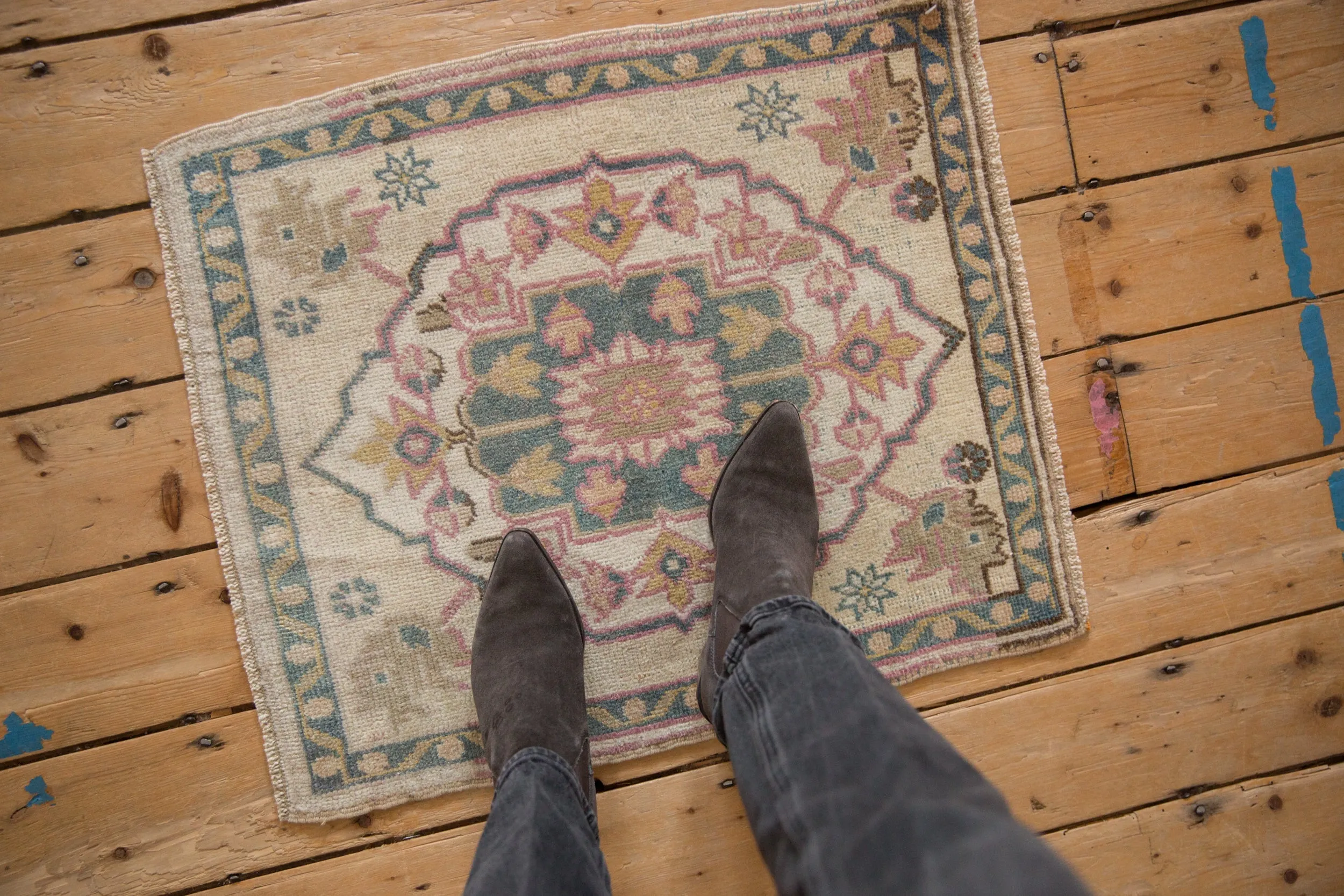 2x2.5 Vintage Distressed Oushak Square Rug Mat