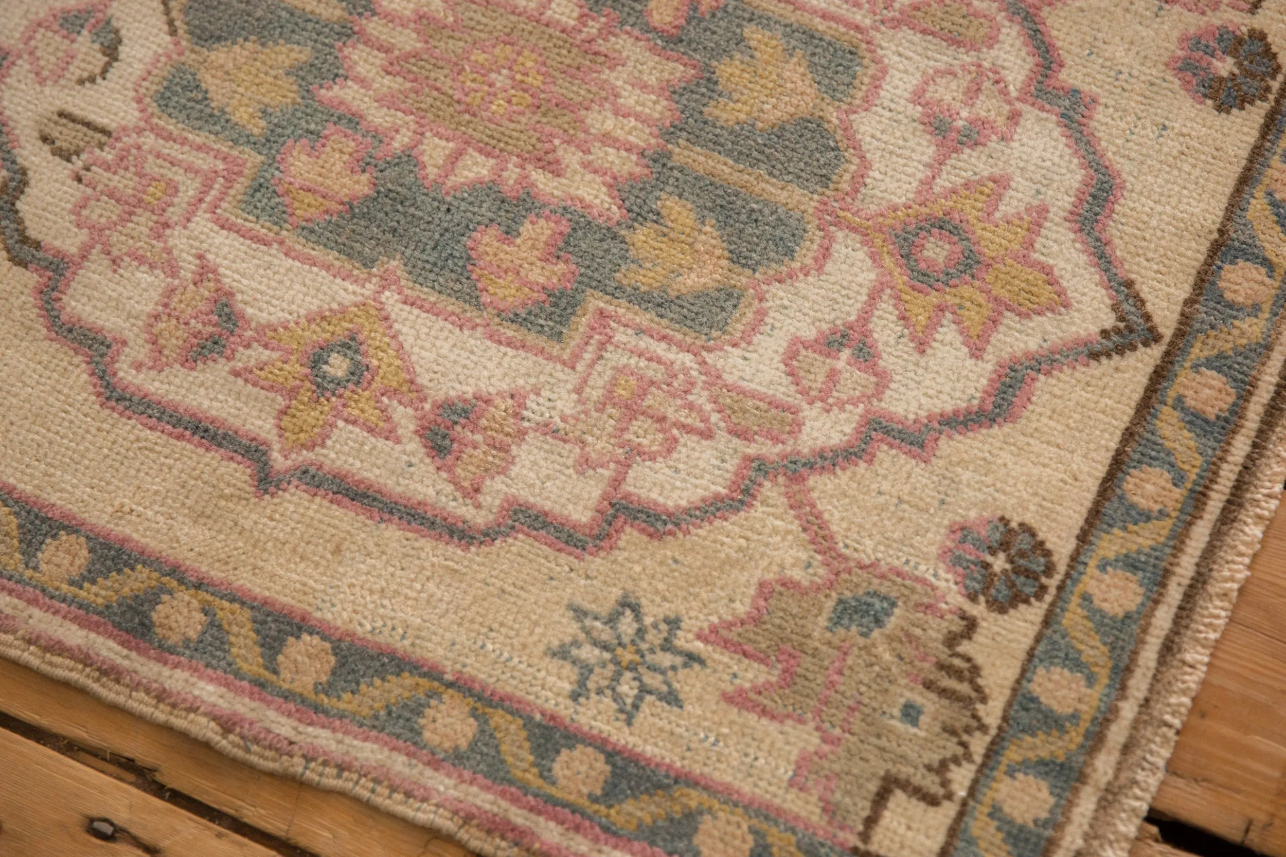 2x2.5 Vintage Distressed Oushak Square Rug Mat