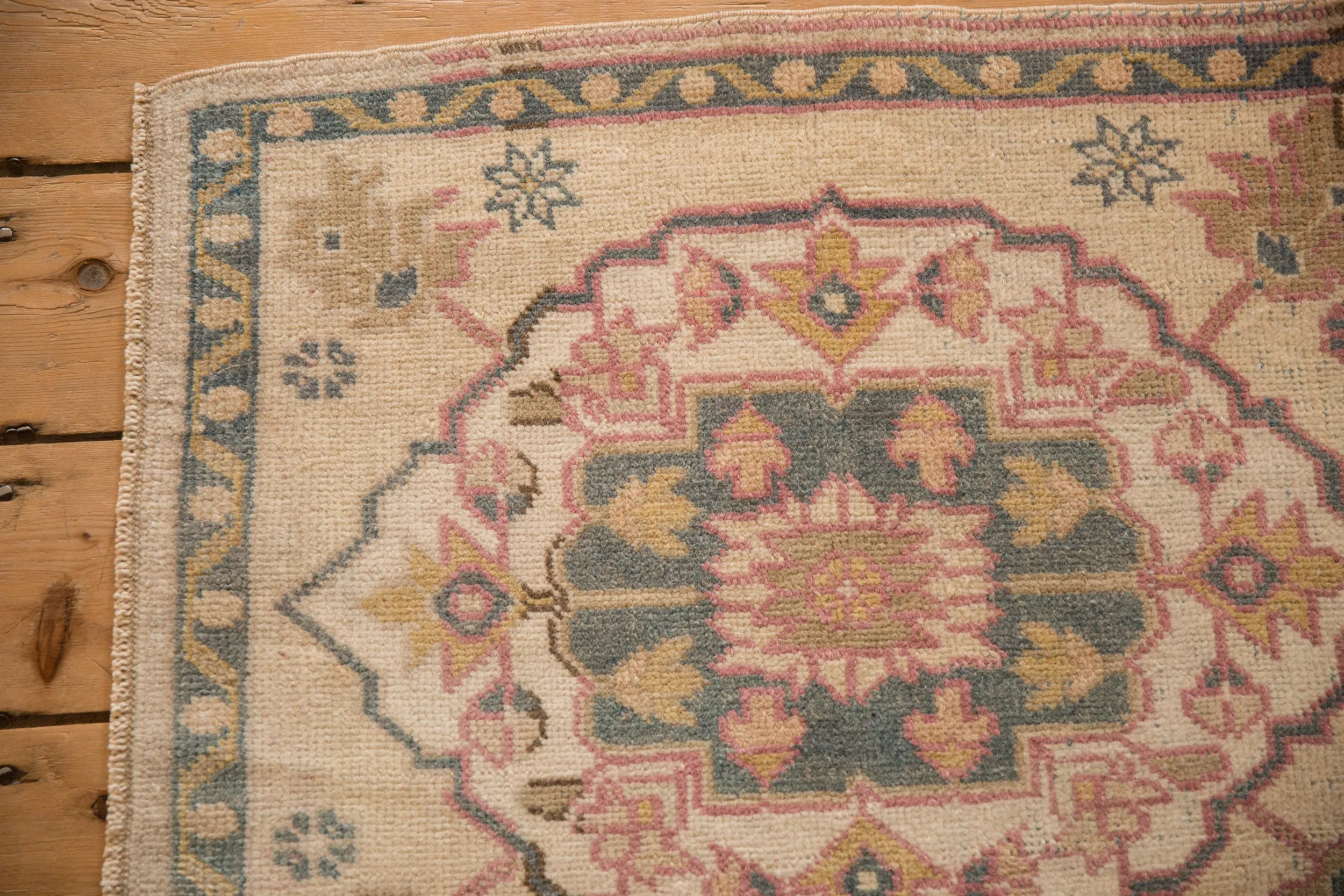 2x2.5 Vintage Distressed Oushak Square Rug Mat