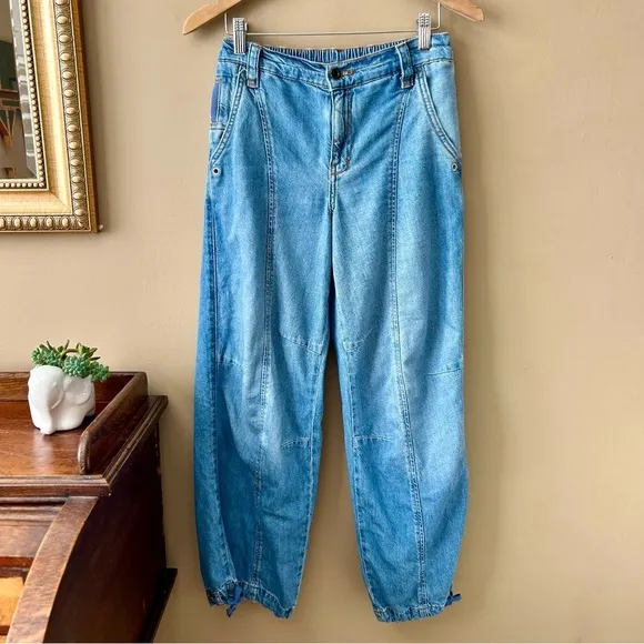 Anthropologie Pilcro Beach Cargo Mid-Rise Barrel Jeans Joggers Size 26