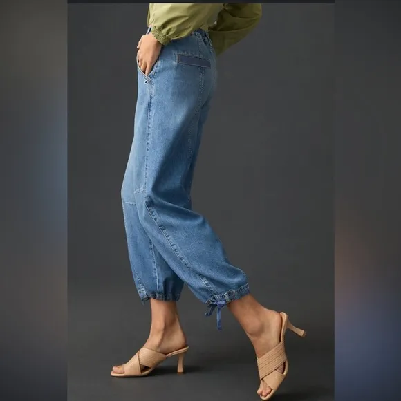 Anthropologie Pilcro Beach Cargo Mid-Rise Barrel Jeans Joggers Size 26