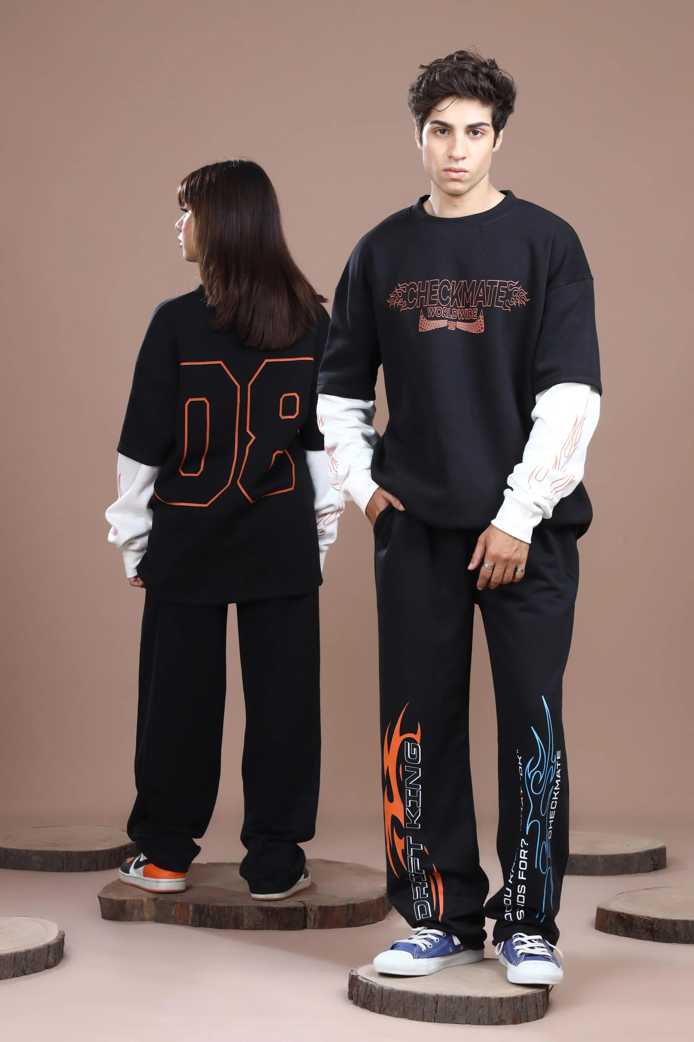 CHECKMATE WORLD WIDE OVERSIZED SWEATSHIRT