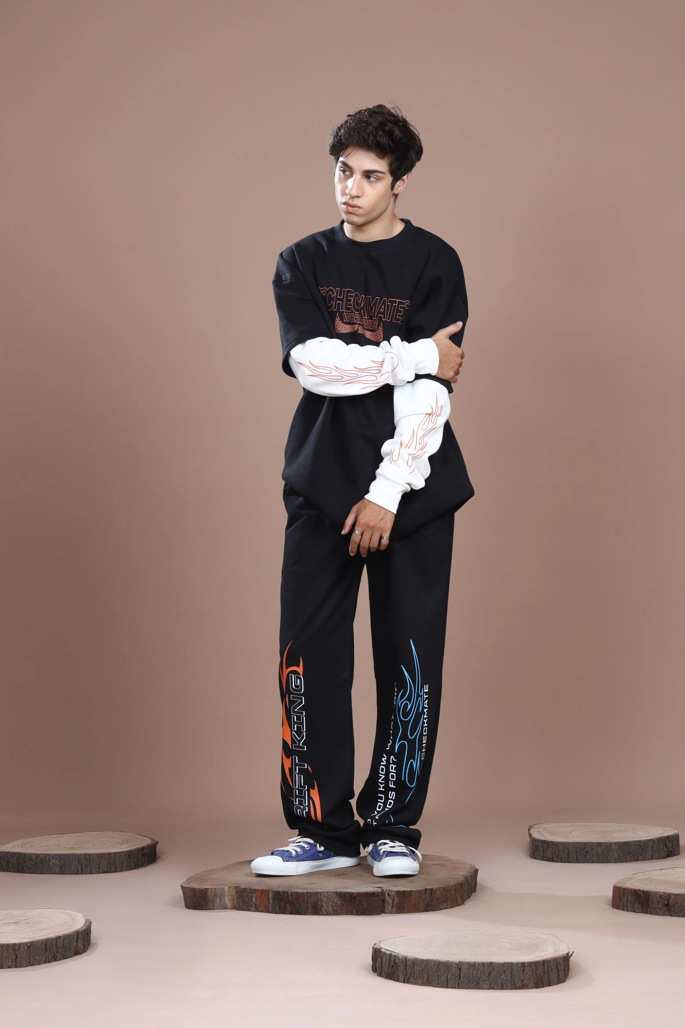 CHECKMATE WORLD WIDE OVERSIZED SWEATSHIRT