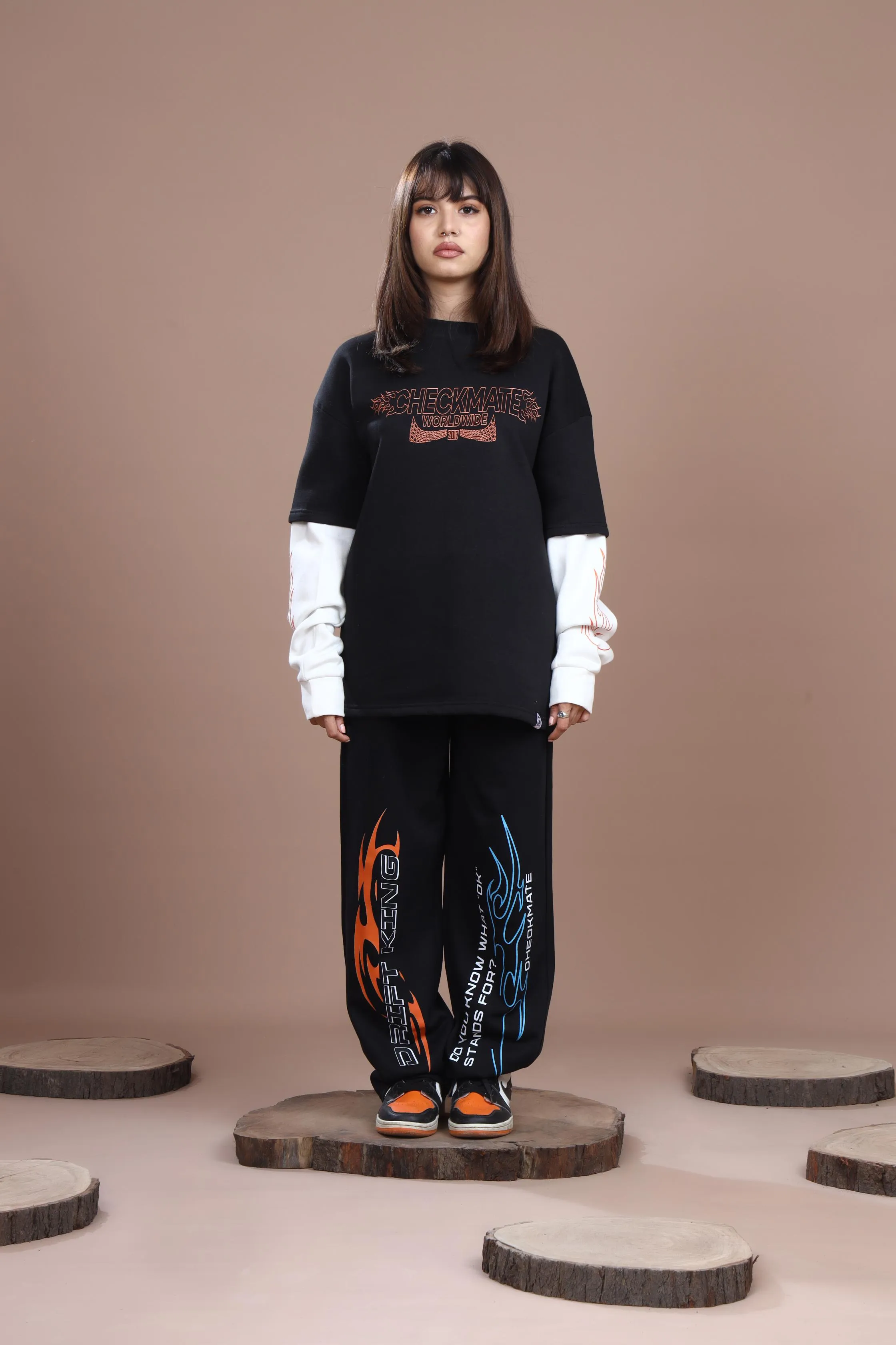 CHECKMATE WORLD WIDE OVERSIZED SWEATSHIRT