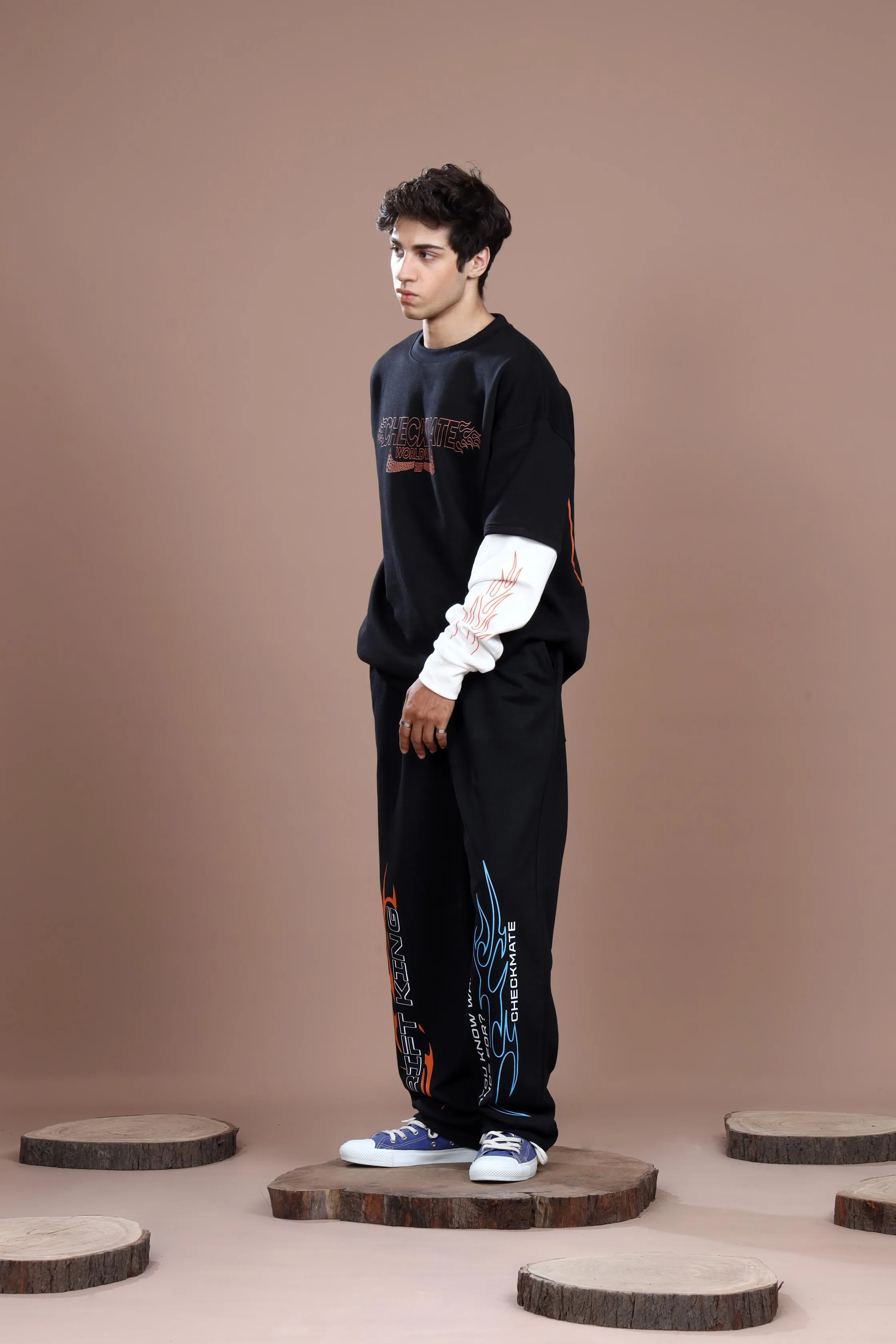 CHECKMATE WORLD WIDE OVERSIZED SWEATSHIRT