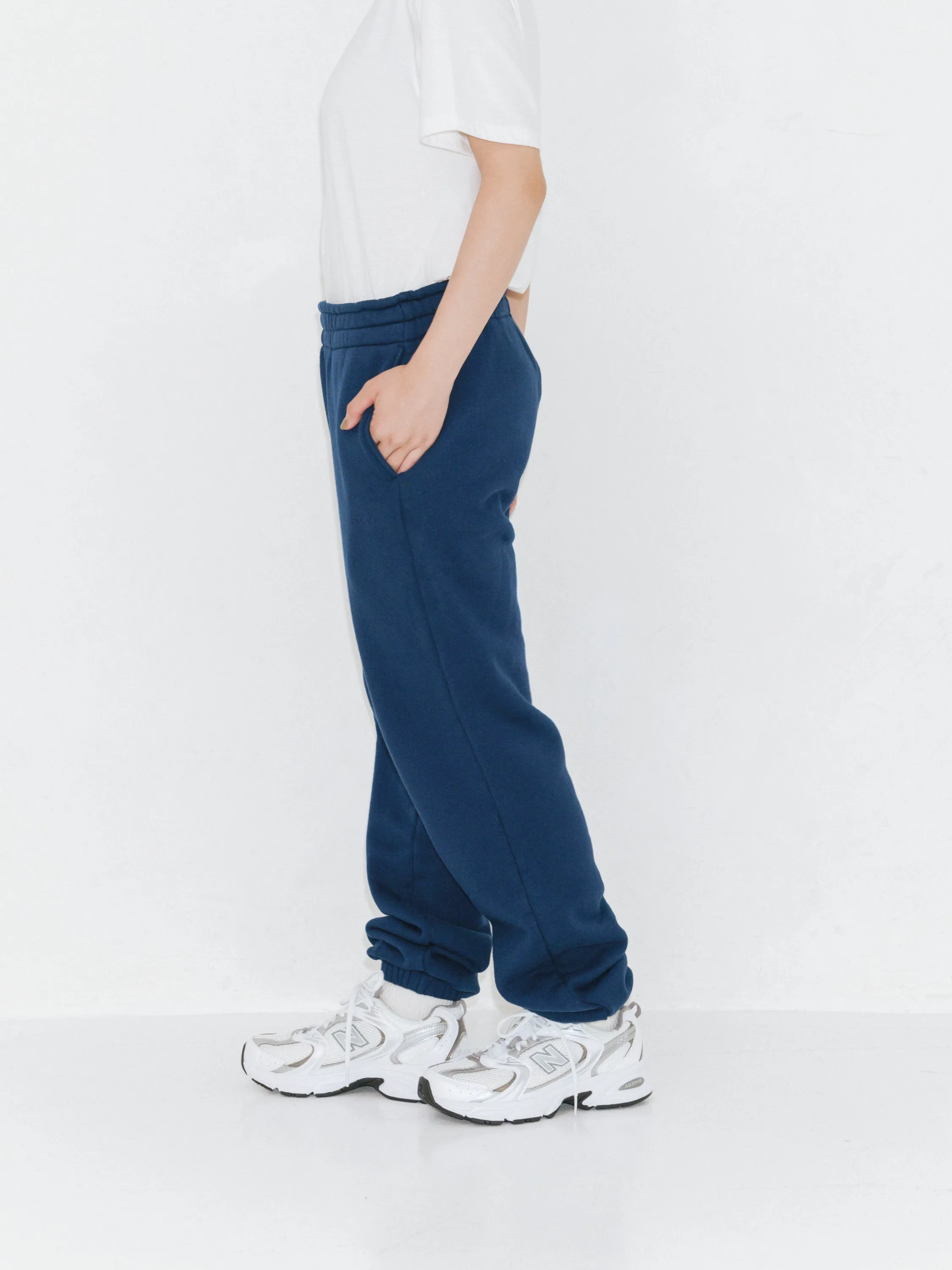 en sweat pants