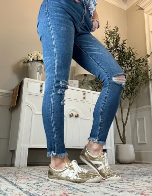 Entro Distressed Skinny Jean | Medium Wash