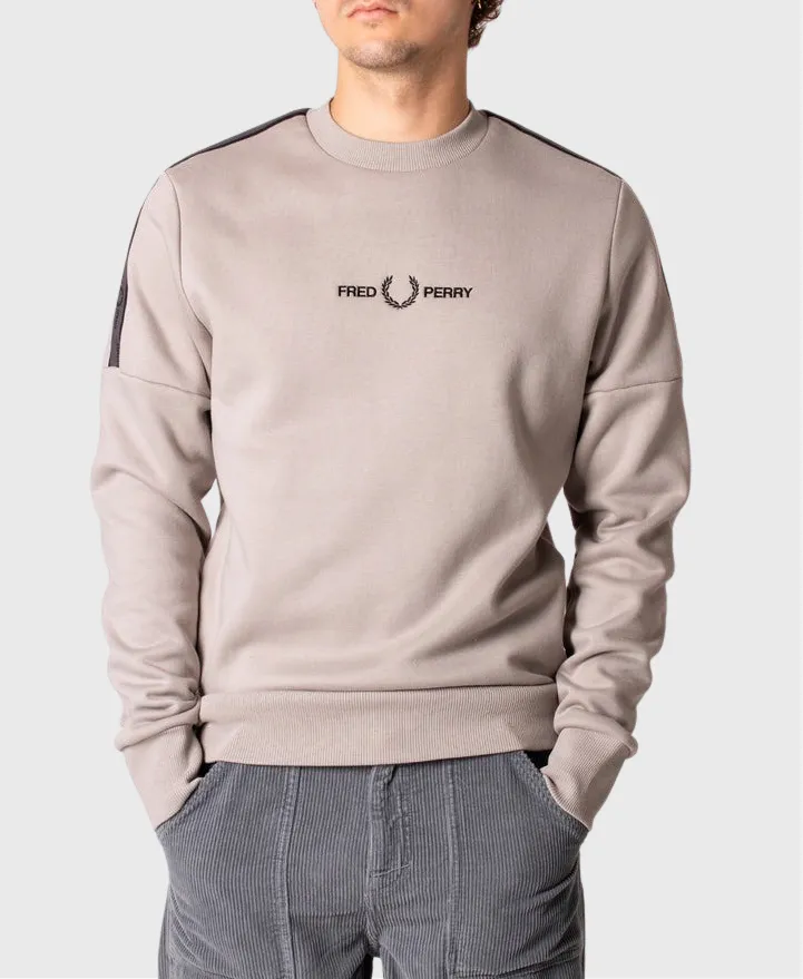 Fred Perry M4708 Taped Sleeve Sweatshirt Q54 Concrete