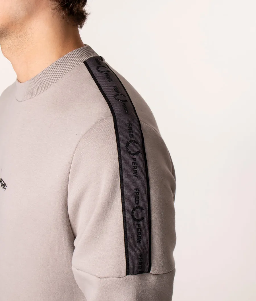 Fred Perry M4708 Taped Sleeve Sweatshirt Q54 Concrete