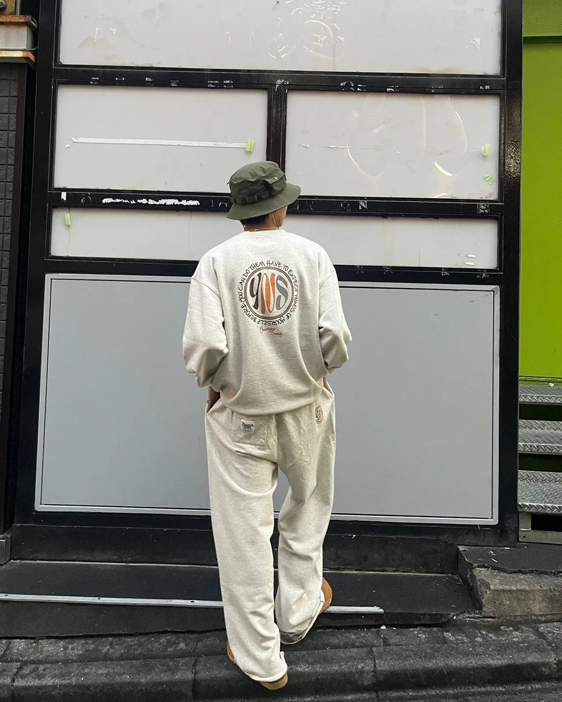 glove logo sweat pants