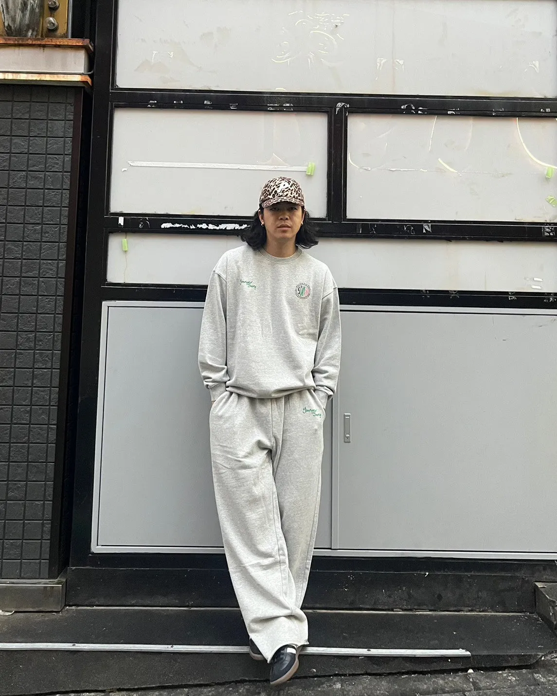 glove logo sweat pants