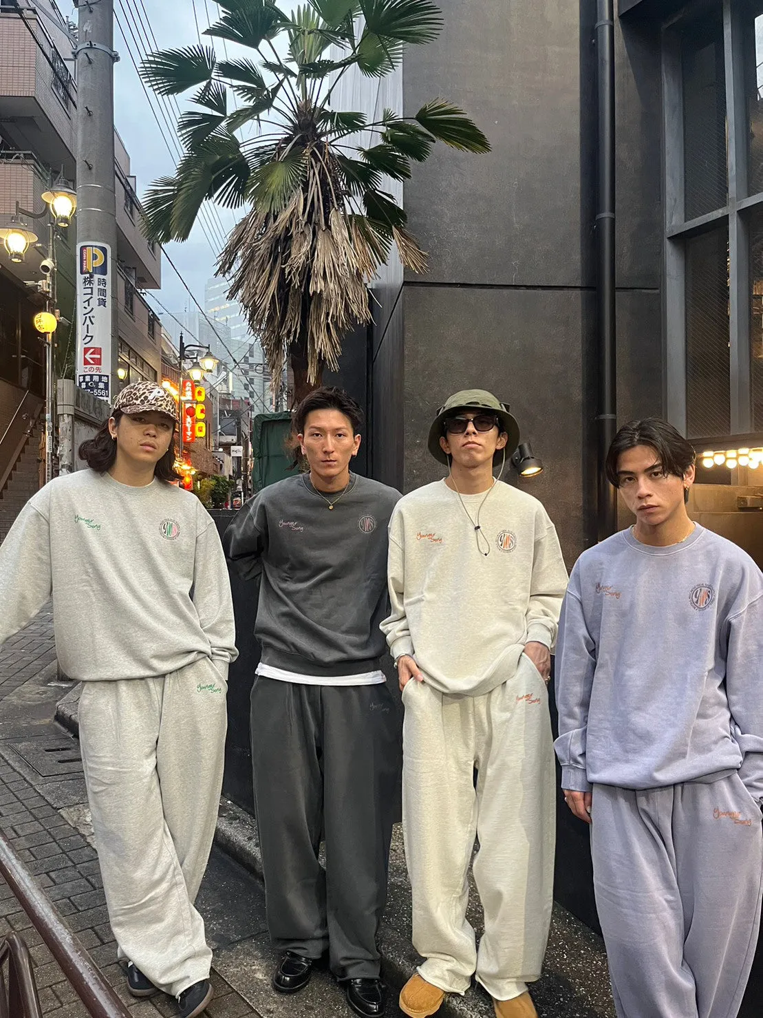 glove logo sweat pants