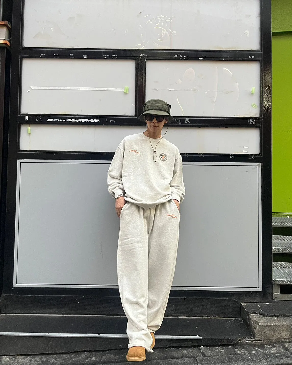 glove logo sweat pants