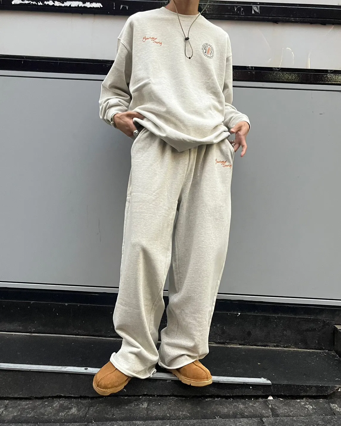 glove logo sweat pants