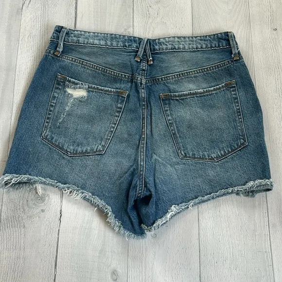 Good American Bombshell Distressed Denim Jean Short Size 6/28