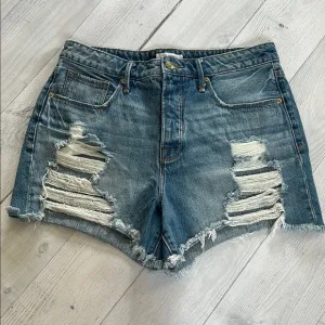 Good American Bombshell Distressed Denim Jean Short Size 6/28