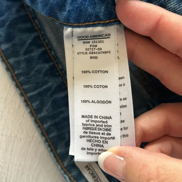 Good American Bombshell Distressed Denim Jean Short Size 6/28
