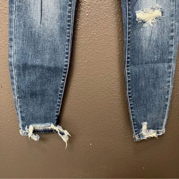 Judy Blue #82147 Distressed Skinny Jean 3/26