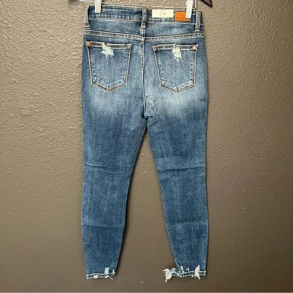 Judy Blue #82147 Distressed Skinny Jean 3/26