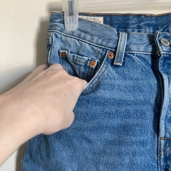 🌸Levi’s 501 Light Wash Distressed Ripped Raw Hem Premium Denim Shorts #O