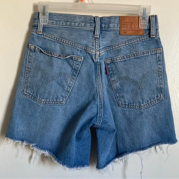 🌸Levi’s 501 Light Wash Distressed Ripped Raw Hem Premium Denim Shorts #O
