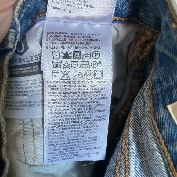 🌸Levi’s 501 Light Wash Distressed Ripped Raw Hem Premium Denim Shorts #O