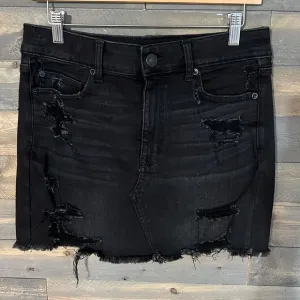 NEW American Eagle Next Level Stretch Distressed Black Denim Mini Skirt Size 10R