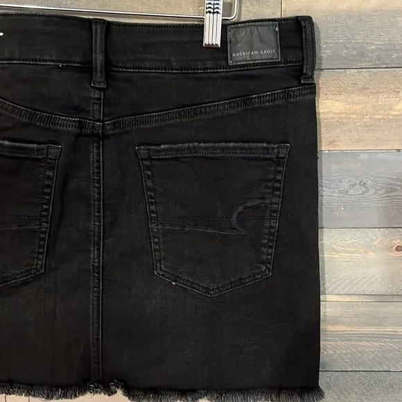 NEW American Eagle Next Level Stretch Distressed Black Denim Mini Skirt Size 10R