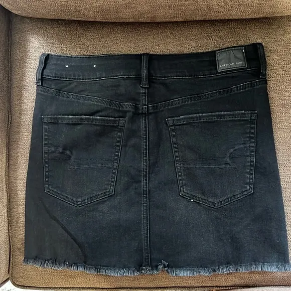 NEW American Eagle Next Level Stretch Distressed Black Denim Mini Skirt Size 10R