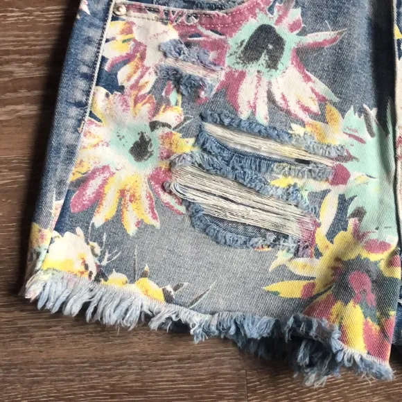 NWT Floral distressed denim shorts