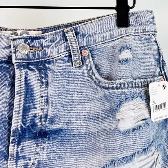 NWT Free People Maggie Mid Rise Distressed Denim Shorts Distressed Acid Wash