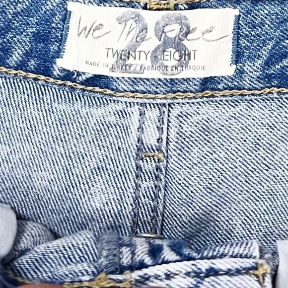 NWT Free People Maggie Mid Rise Distressed Denim Shorts Distressed Acid Wash