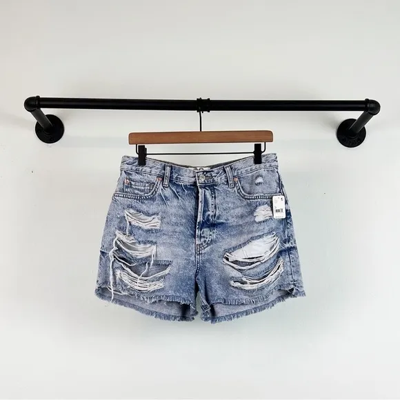NWT Free People Maggie Mid Rise Distressed Denim Shorts Distressed Acid Wash
