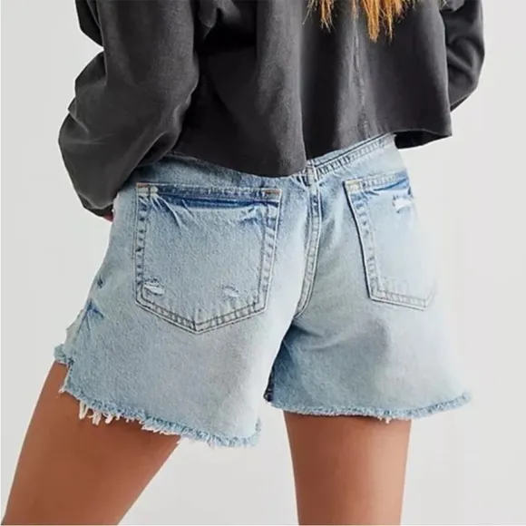 NWT Free People Maggie Mid Rise Distressed Denim Shorts Distressed Acid Wash