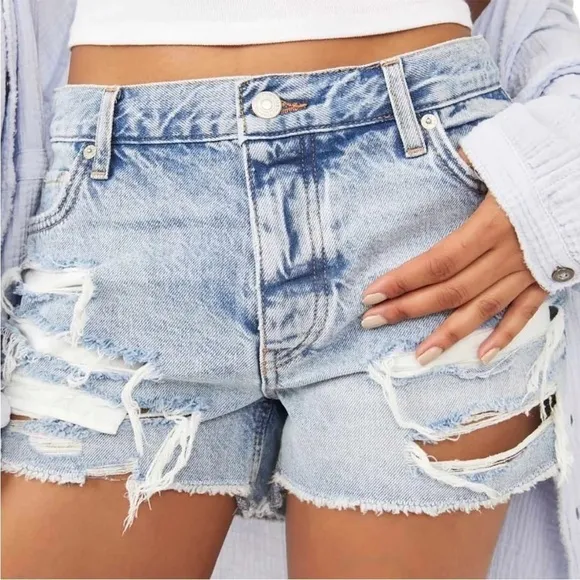 NWT Free People Maggie Mid Rise Distressed Denim Shorts Distressed Acid Wash
