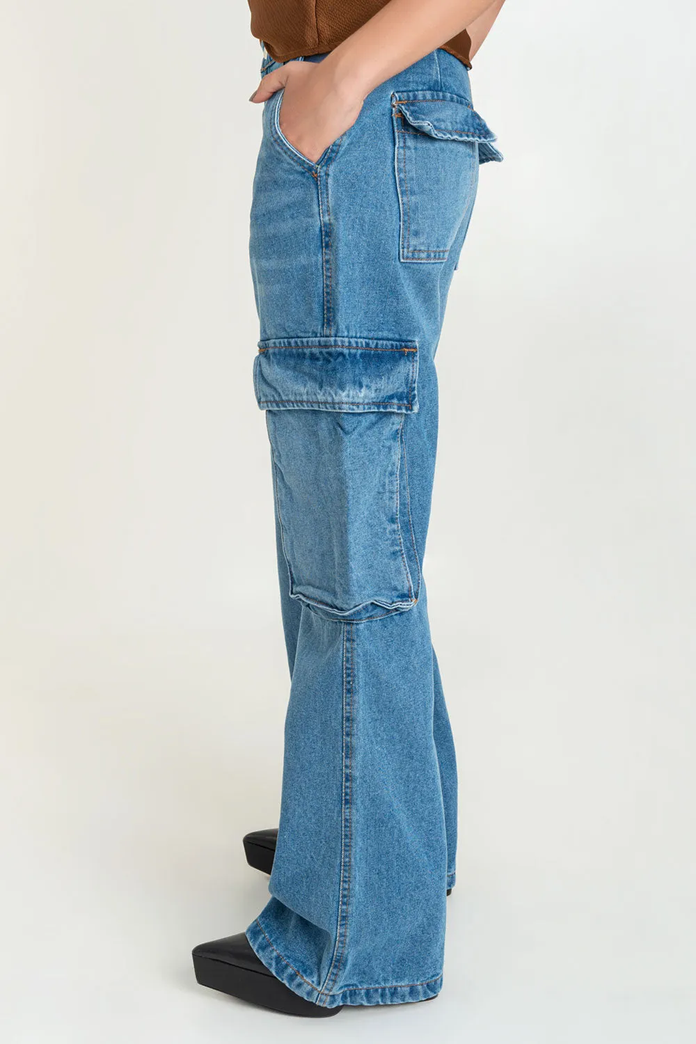 Pantalón cargo wide leg de denim