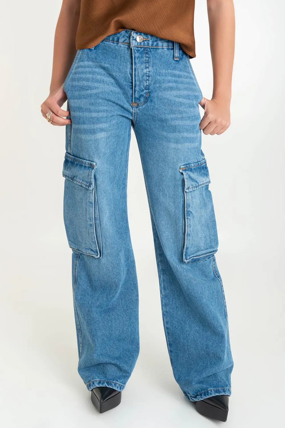 Pantalón cargo wide leg de denim