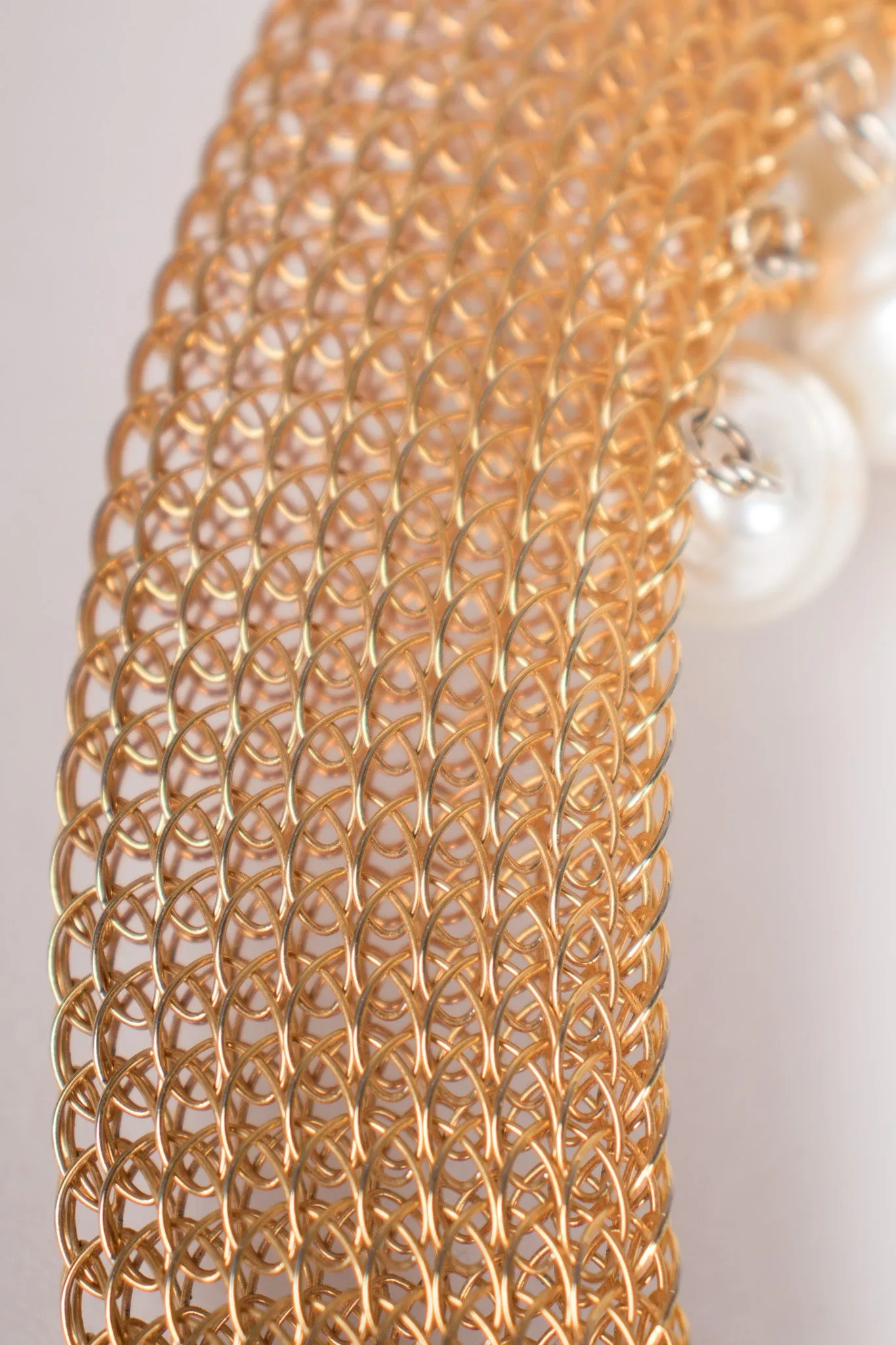 Pearl Mesh Collar