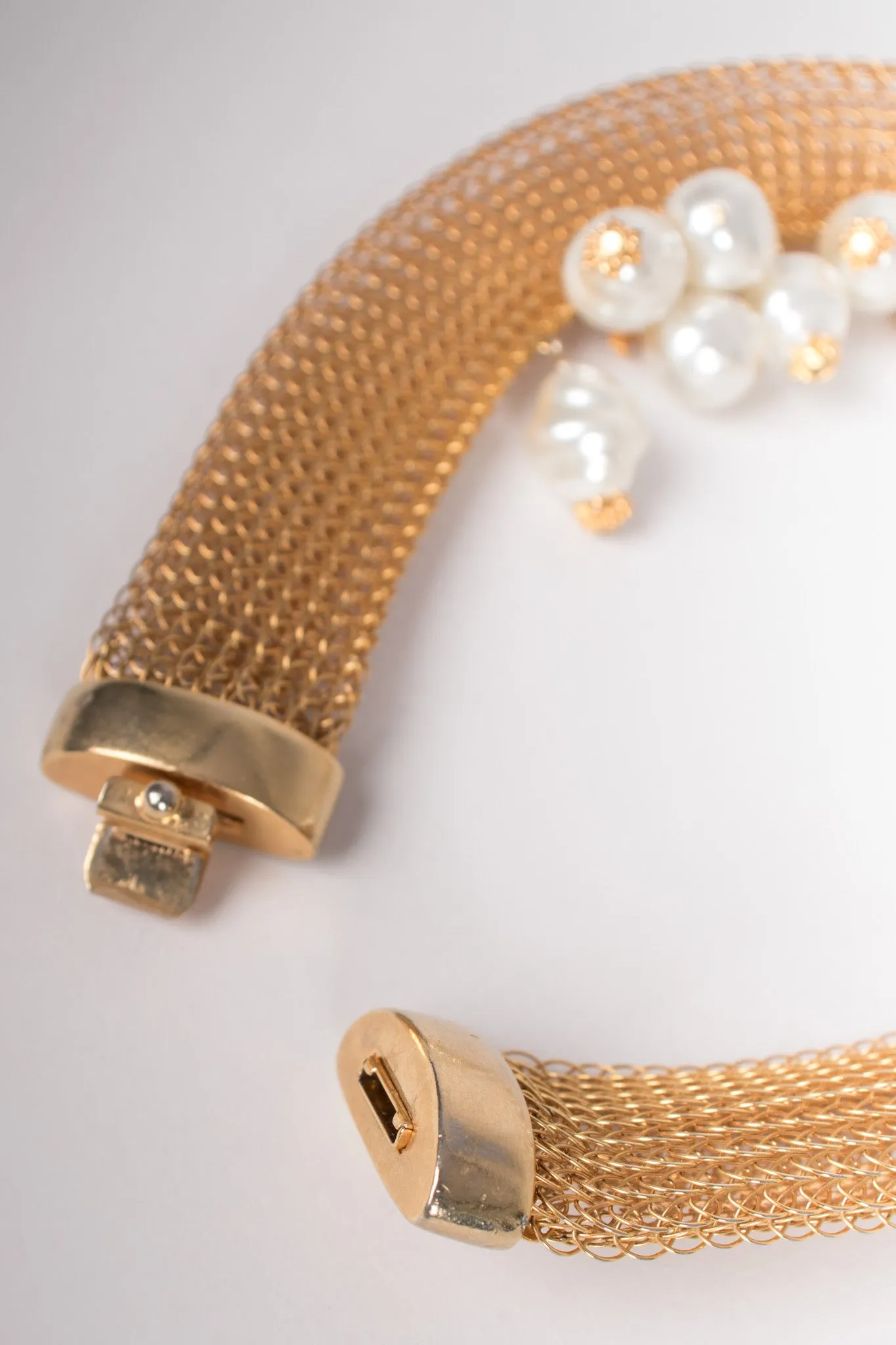 Pearl Mesh Collar