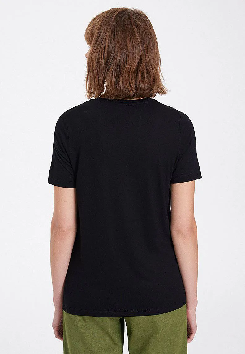 Siyah Basic Bisiklet Yaka Viskon Kadın T-Shirt ESSENTIALS CREW NECK LOOSE